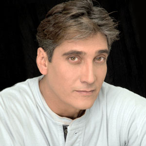 Guillermo Dávila Haircut
