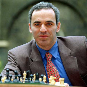 Garry Kasparov et sa nouvelle coiffure