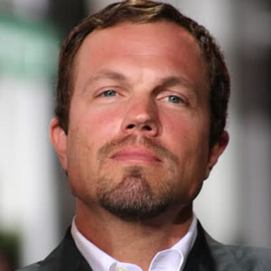 Adam Baldwin et sa nouvelle coiffure