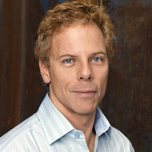 Greg Germann et sa nouvelle coiffure