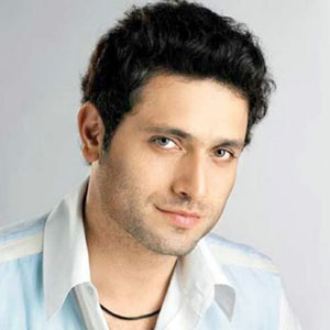 Shiney Ahuja Haircut