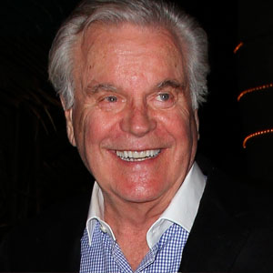 Robert Wagner et sa nouvelle coiffure