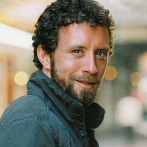 T. J. Thyne et sa nouvelle coiffure