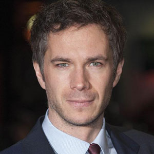 James D'Arcy et sa nouvelle coiffure