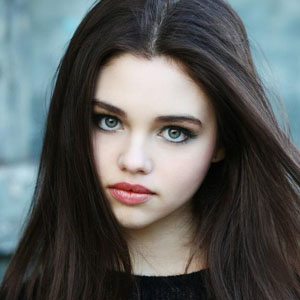 India Eisley et sa nouvelle coiffure