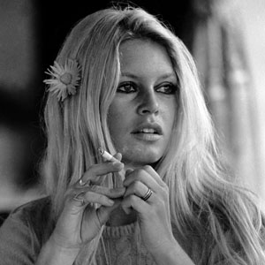 Brigitte Bardot et sa nouvelle coiffure