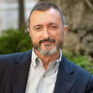 Arturo Pérez-Reverte et sa nouvelle coiffure