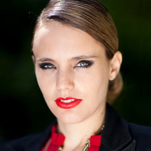 Anna Calvi et sa nouvelle coiffure