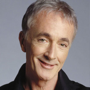 Anthony Daniels et sa nouvelle coiffure