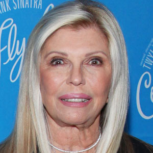 Nancy Sinatra et sa nouvelle coiffure