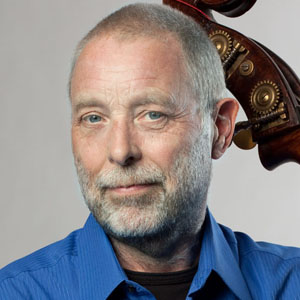 Dave Holland et sa nouvelle coiffure