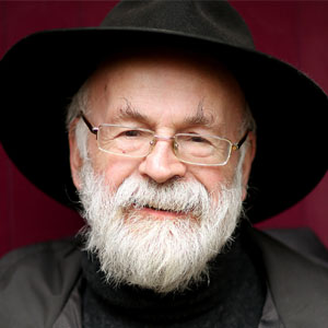 Terry Pratchett et sa nouvelle coiffure