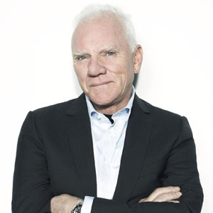 Malcolm McDowell et sa nouvelle coiffure