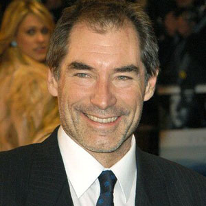 Timothy Dalton et sa nouvelle coiffure