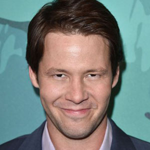 Ike Barinholtz et sa nouvelle coiffure